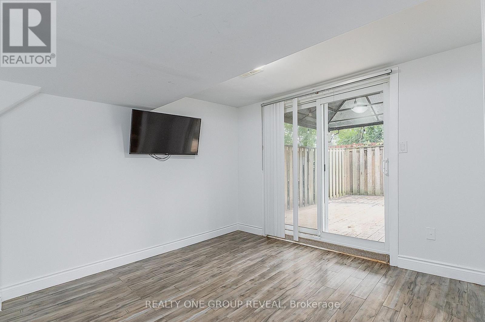 #15 222 PEARSON STREET - Image 25