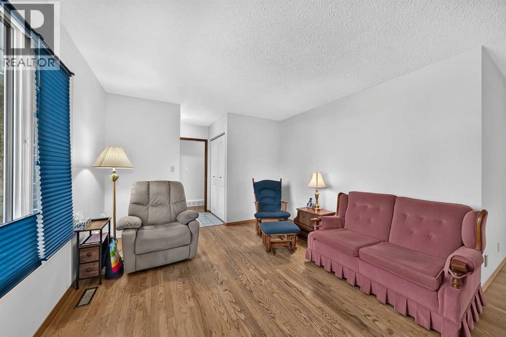 112 Queensland Place SE - Image 5