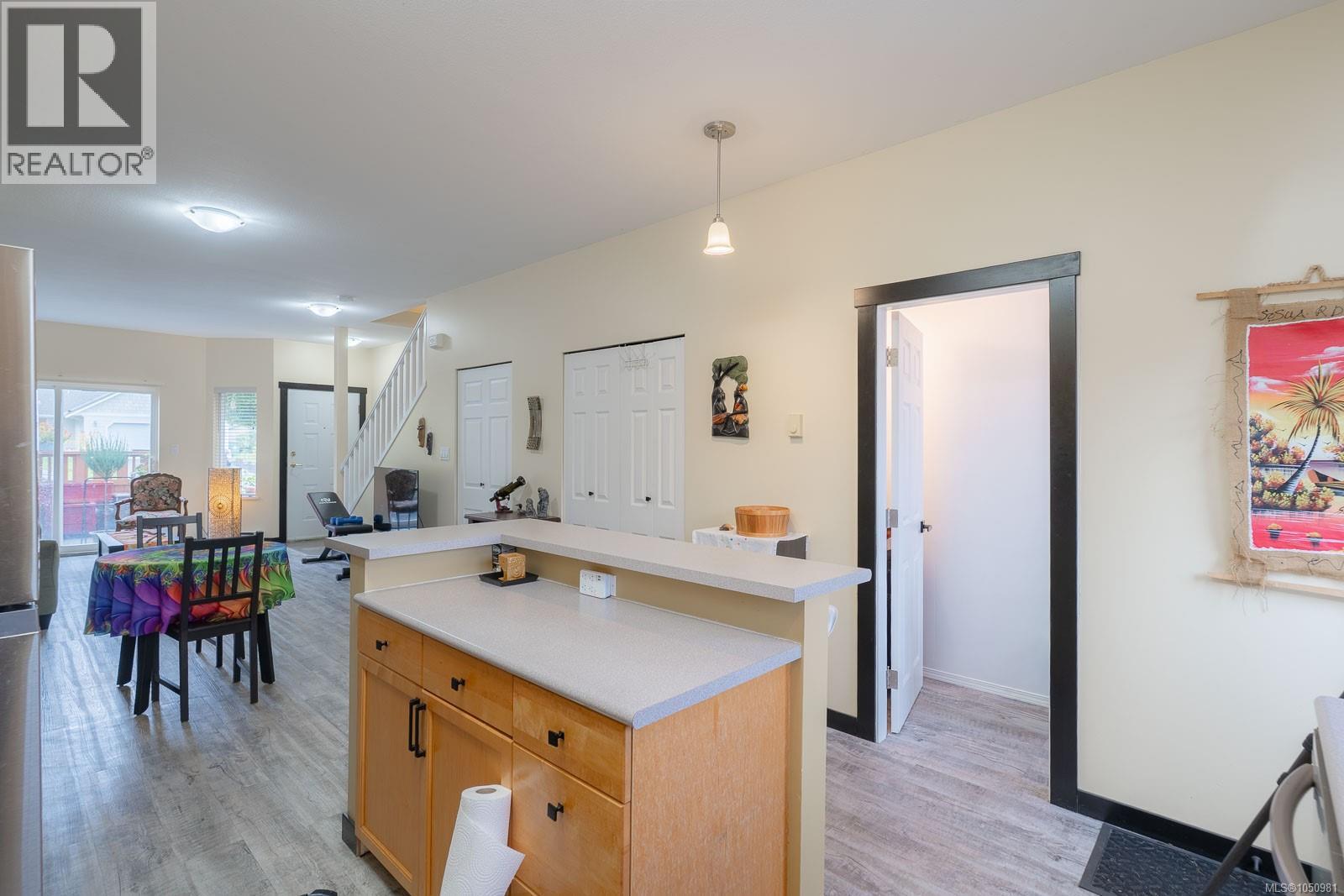 5453 Woodland Cres W - 11