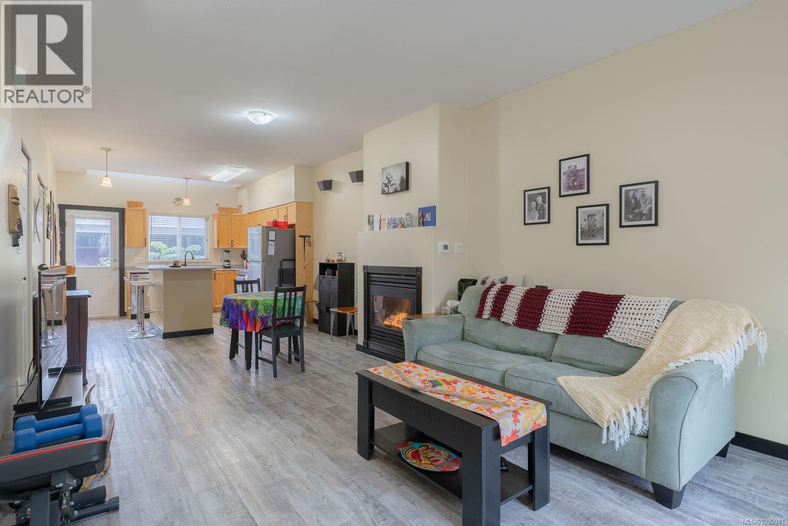 5453 Woodland Cres W - 2