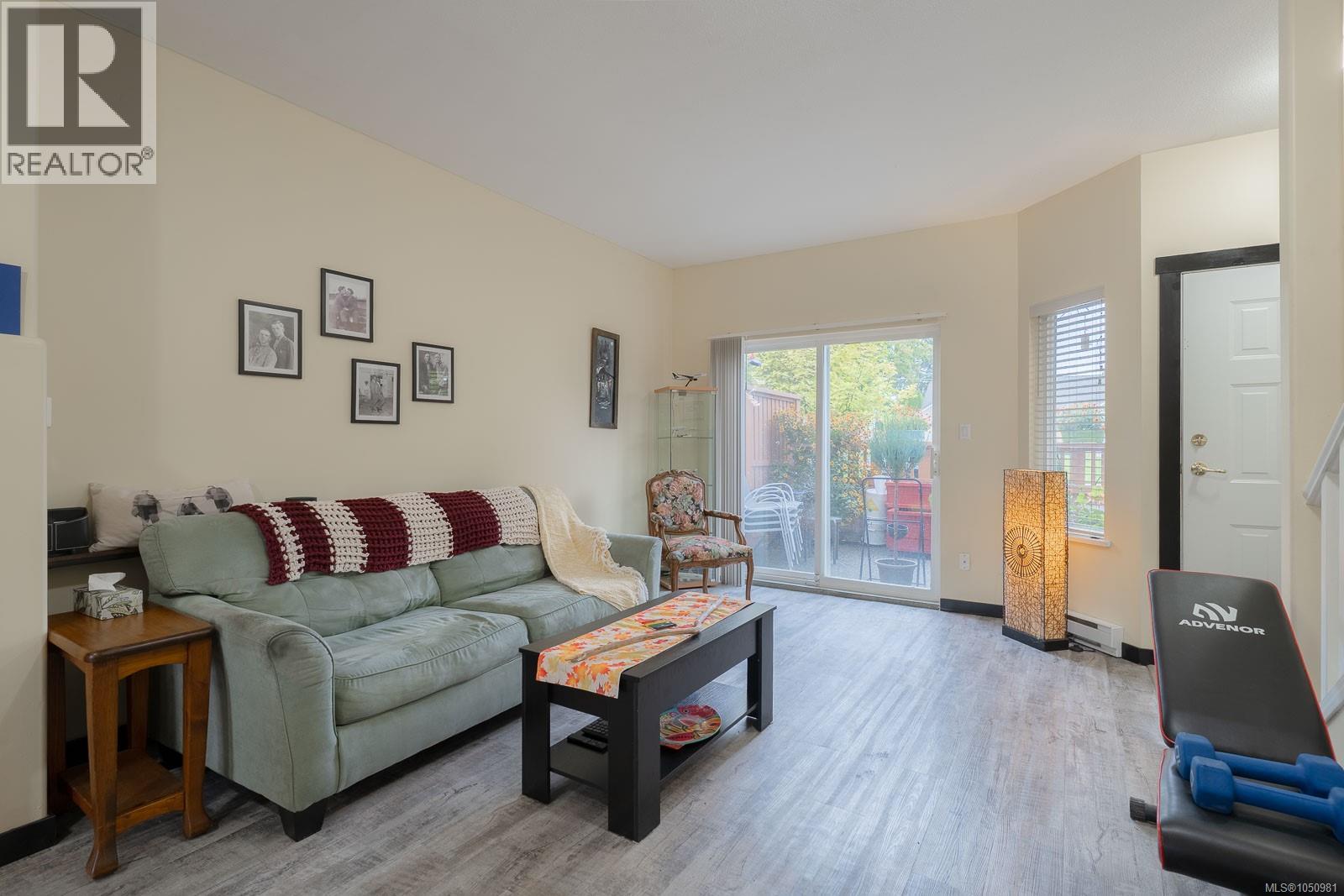 5453 Woodland Cres W - Image 3