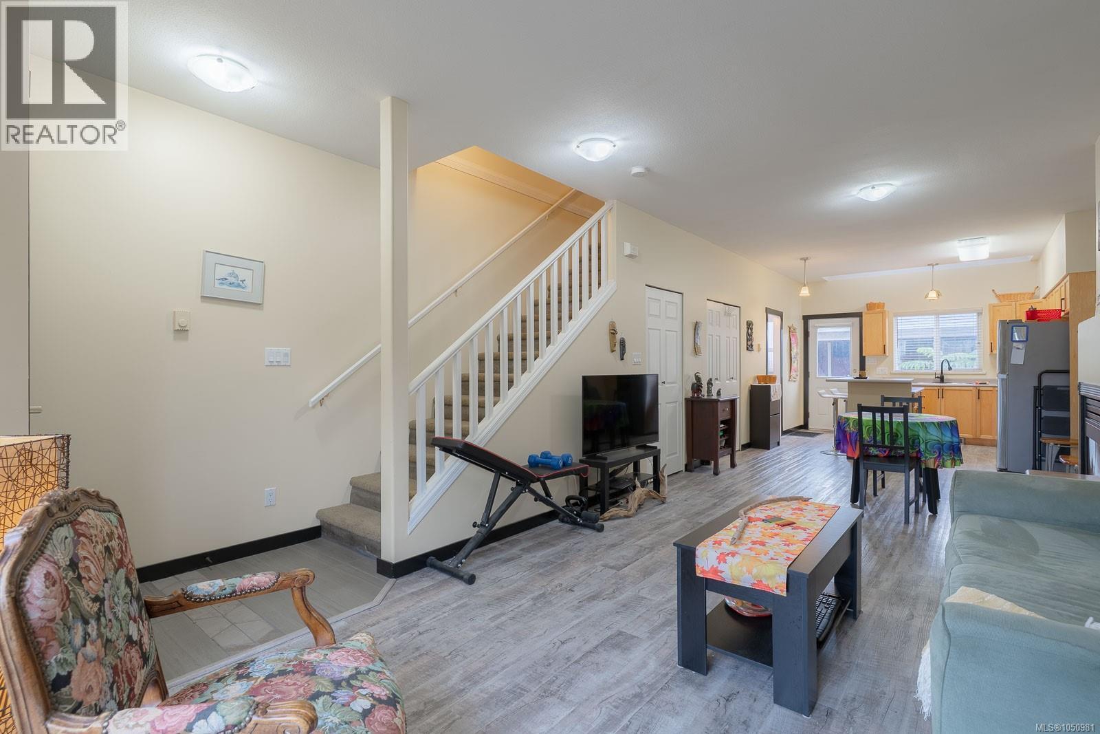 5453 Woodland Cres W - Image 4