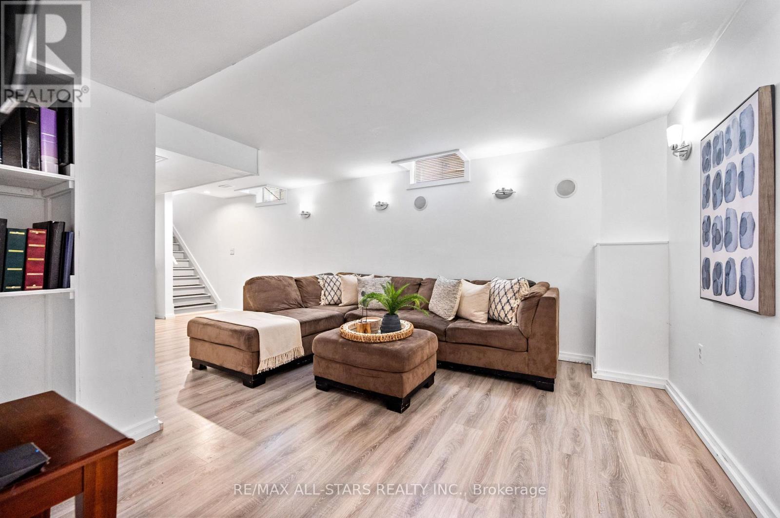 195 RICHARD UNDERHILL AVENUE - 32