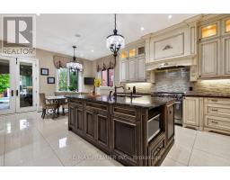 Kitchen - 243 Rumble Avenue, Richmond Hill, ON L4C4G5 Photo 8