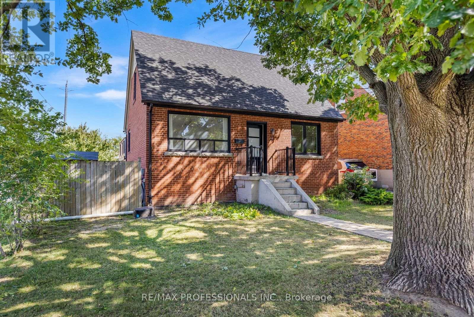 27 BRAWLEY AVENUE - 2
