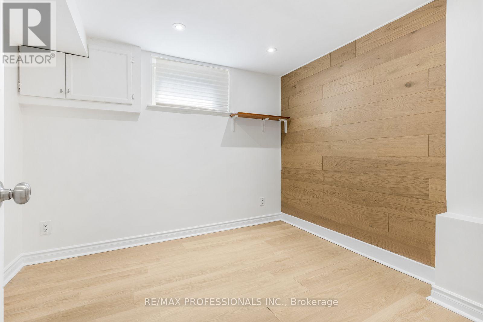 27 BRAWLEY AVENUE - 24