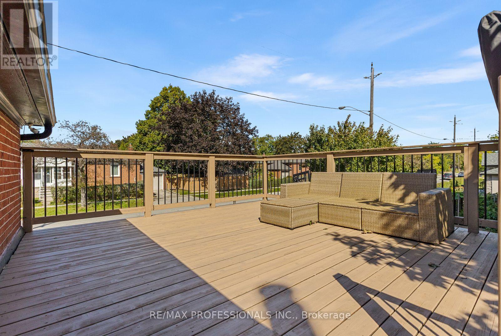 27 BRAWLEY AVENUE - 29