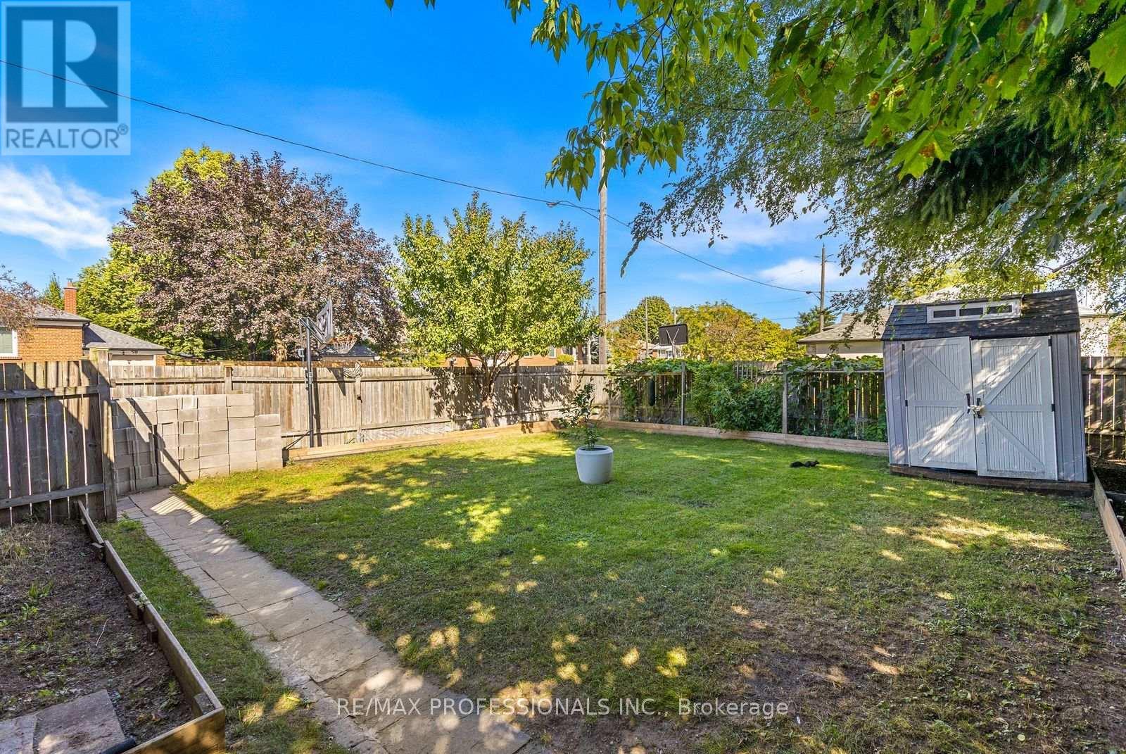 27 BRAWLEY AVENUE - 30