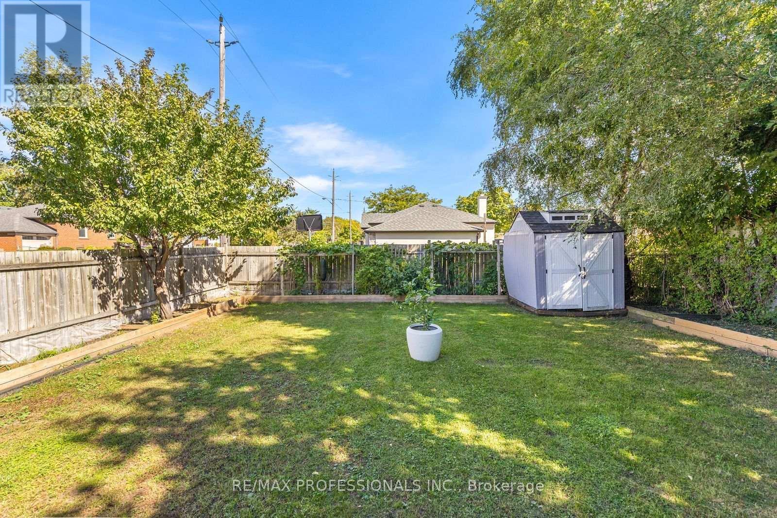 27 BRAWLEY AVENUE - 31