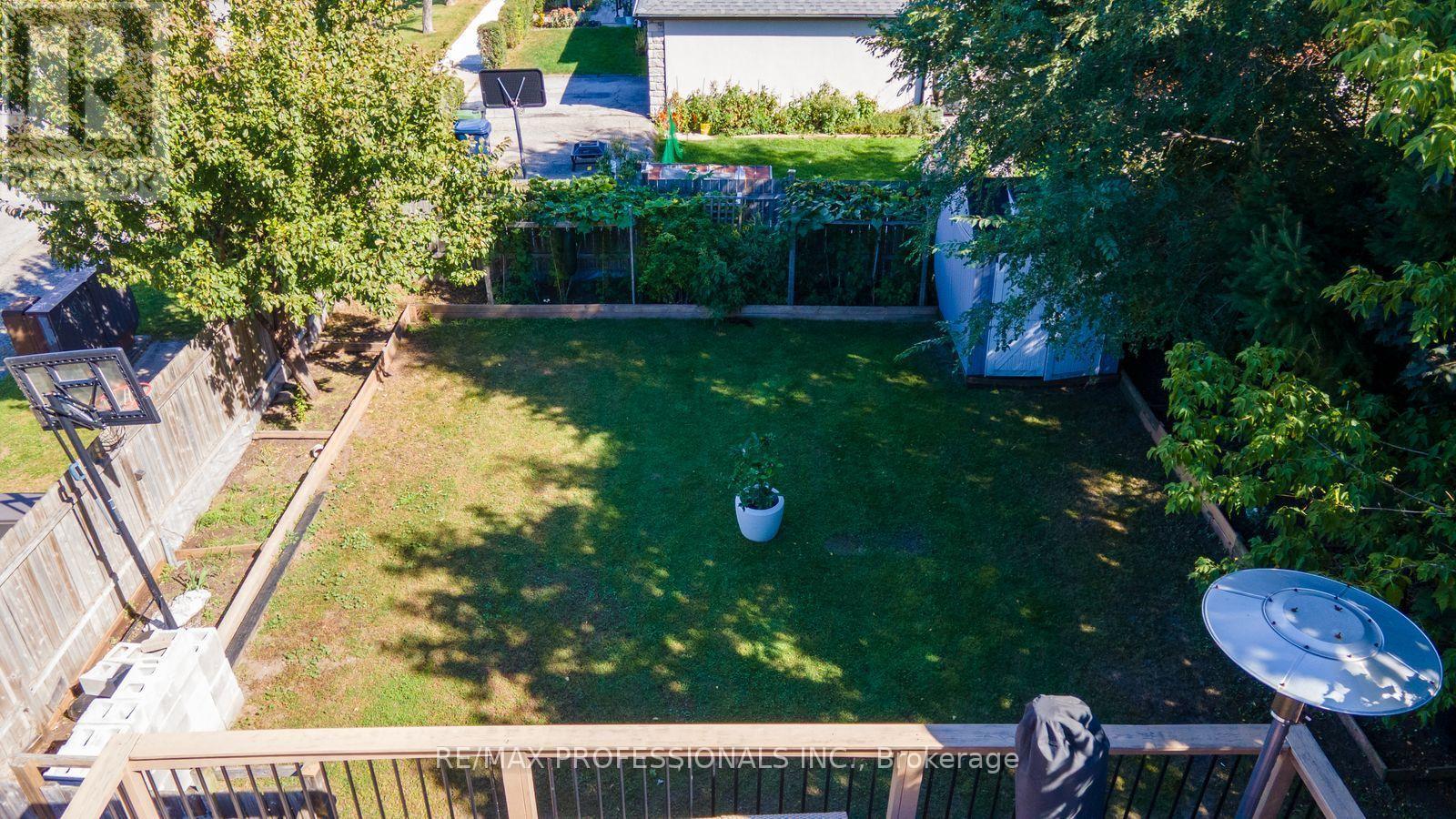 27 BRAWLEY AVENUE - 33