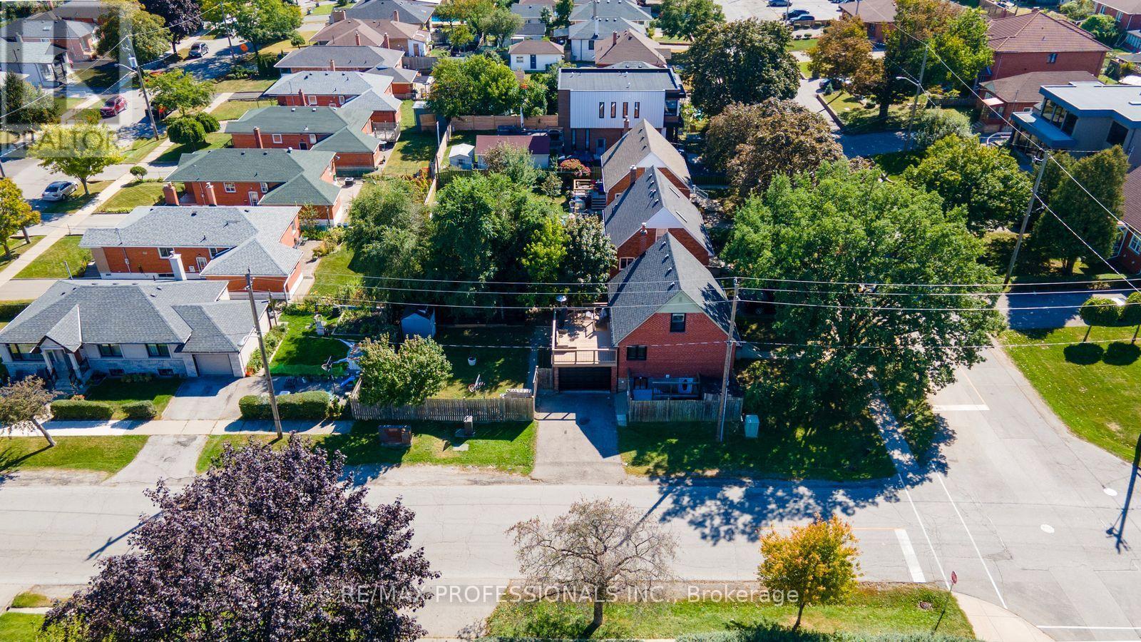 27 BRAWLEY AVENUE - 36