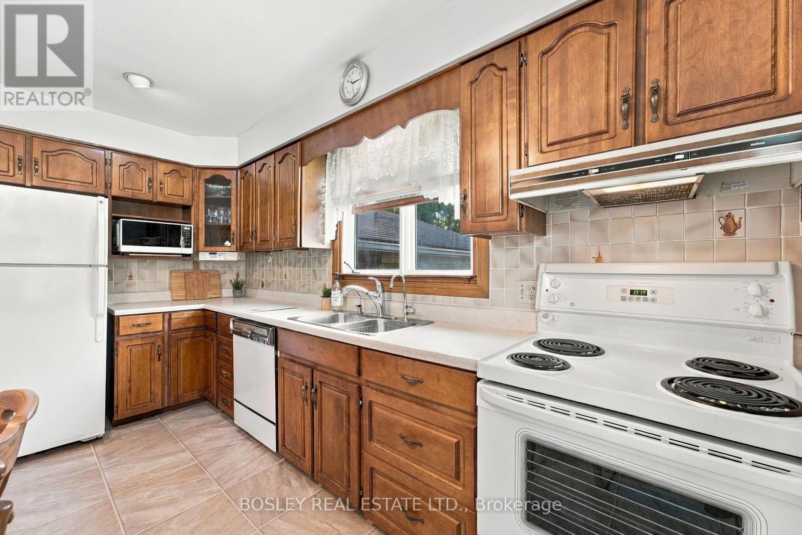 229 DRURY LANE - 10