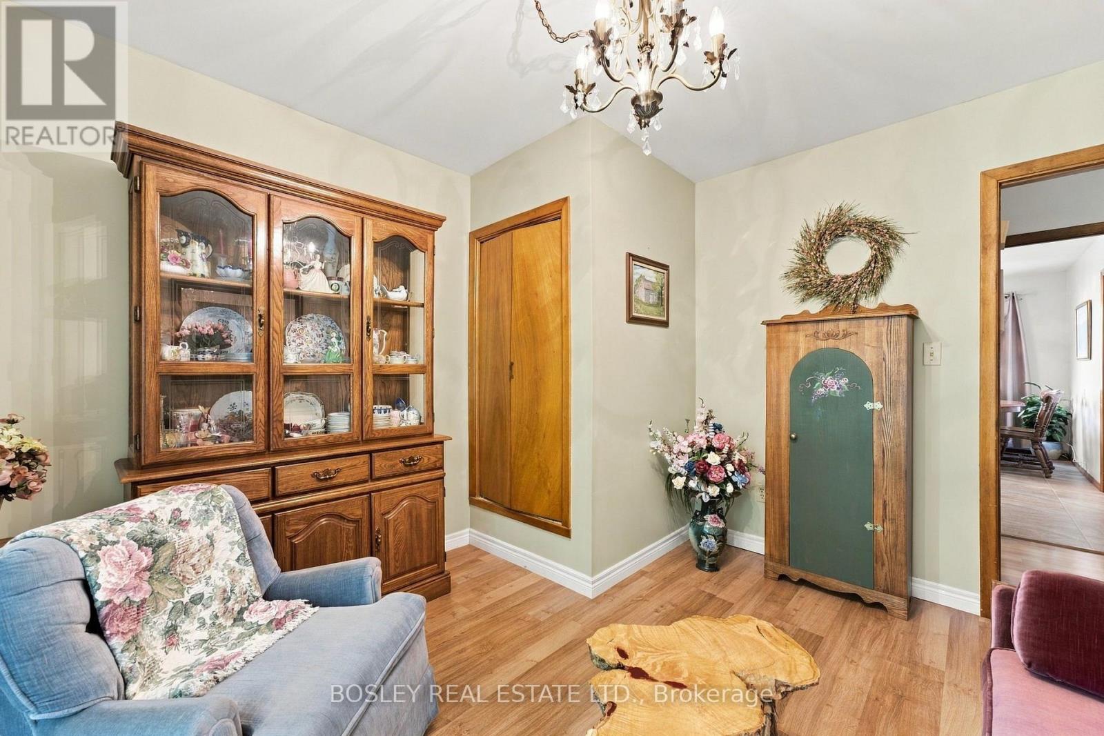 229 DRURY LANE - 13