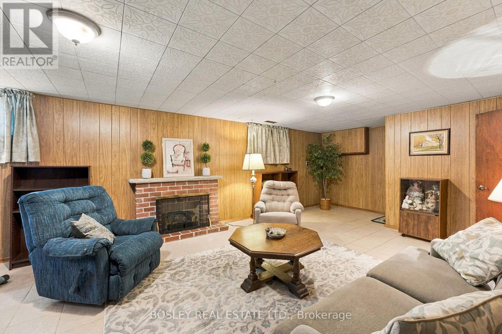 229 DRURY LANE - 22