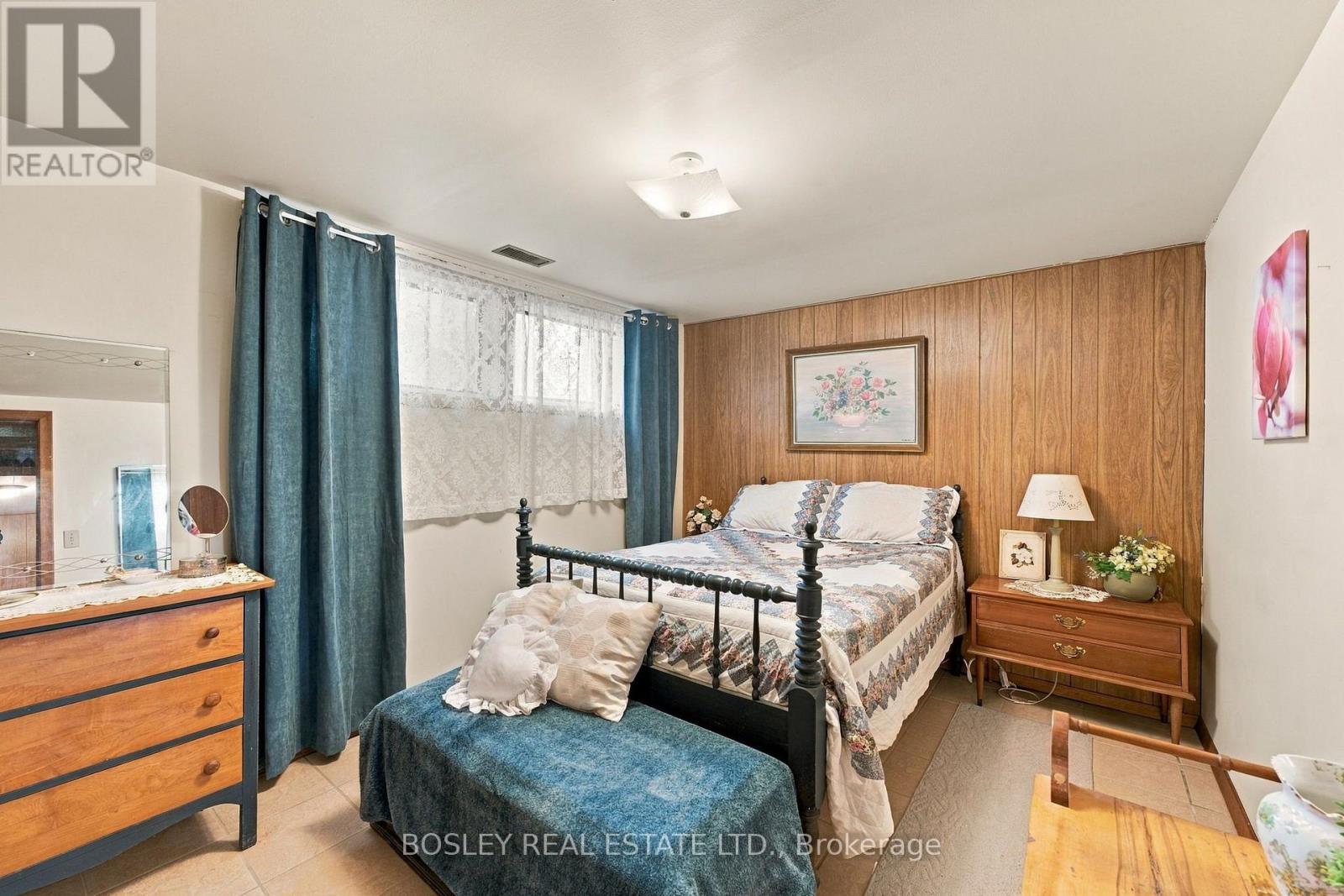 229 DRURY LANE - 24