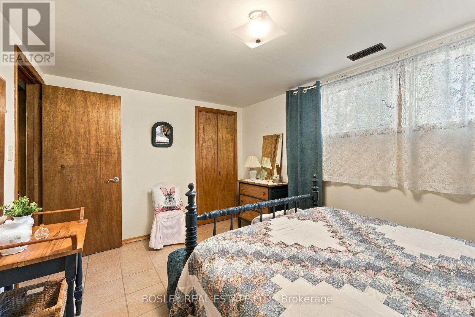 229 DRURY LANE - 25