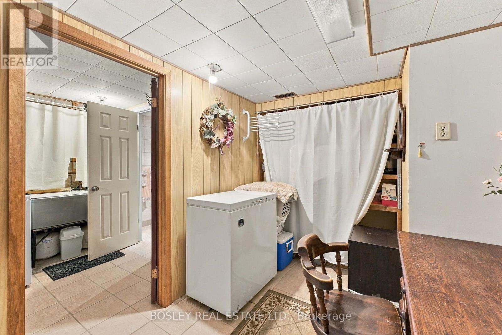 229 DRURY LANE - 28