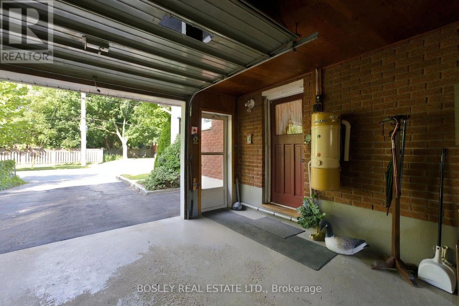 229 DRURY LANE - Image 32