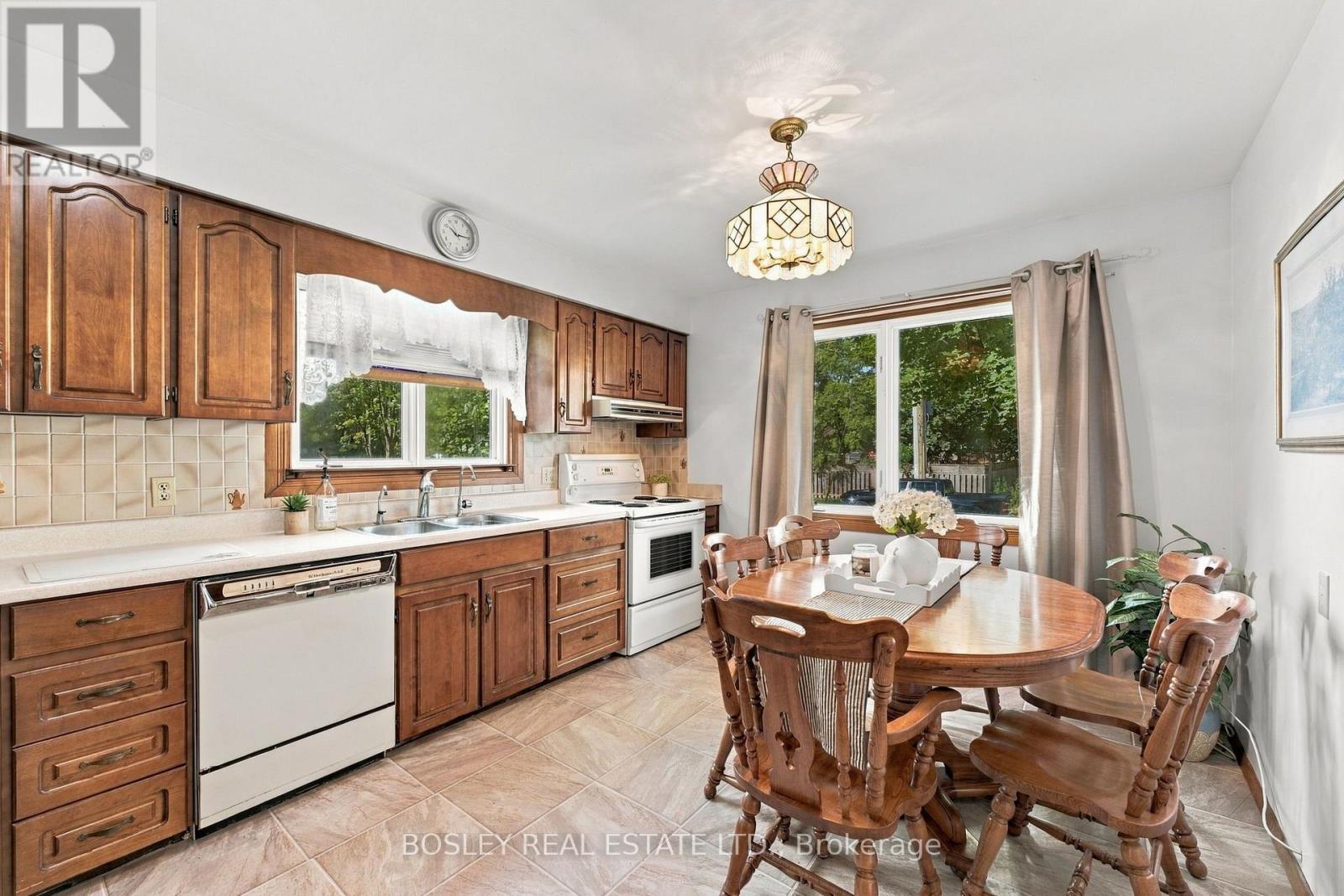 229 DRURY LANE - Image 8