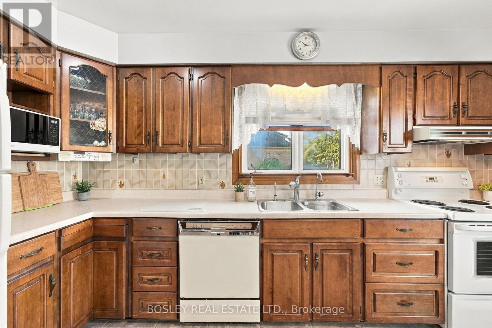 229 DRURY LANE - 9