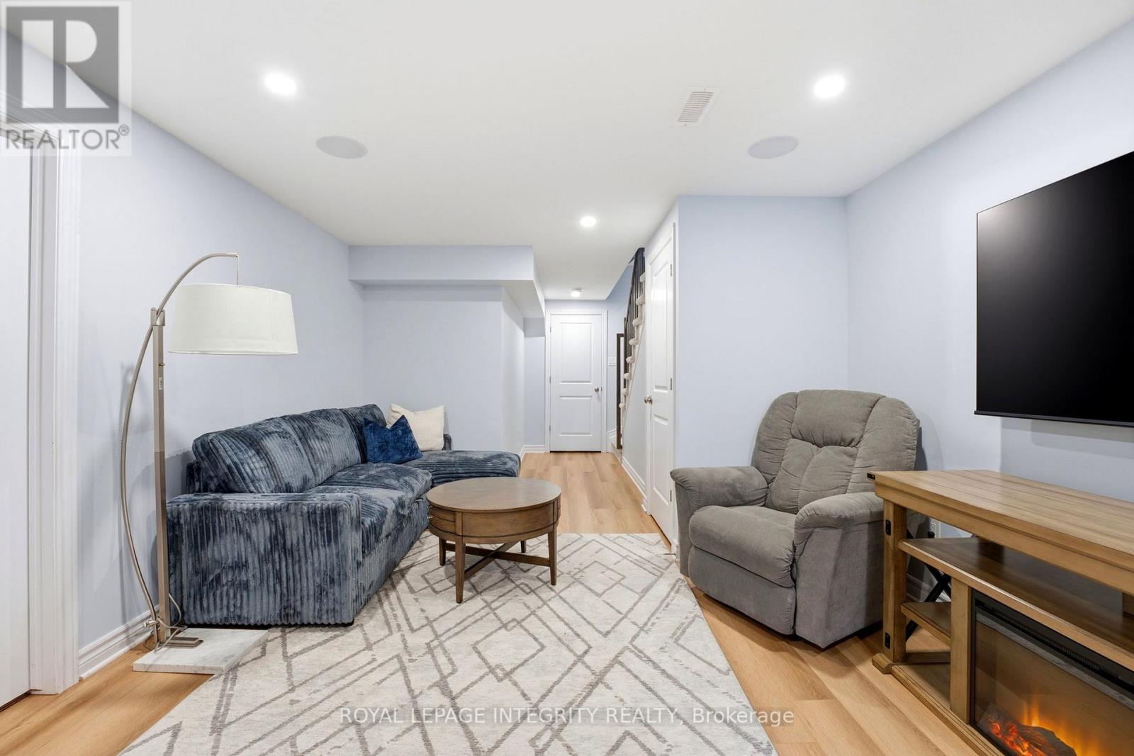 13 BRIXTON WAY - Image 34