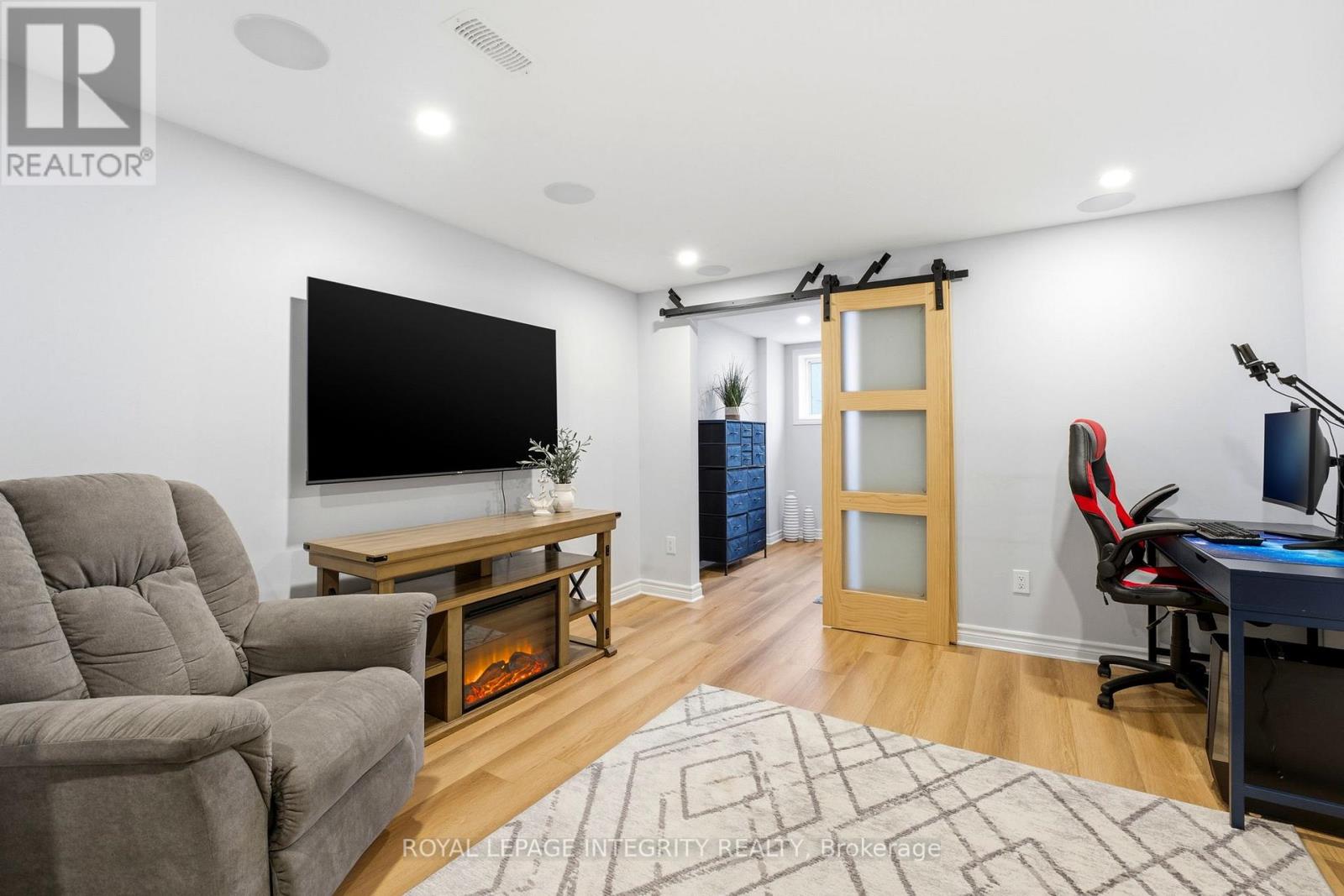 13 BRIXTON WAY - Image 35