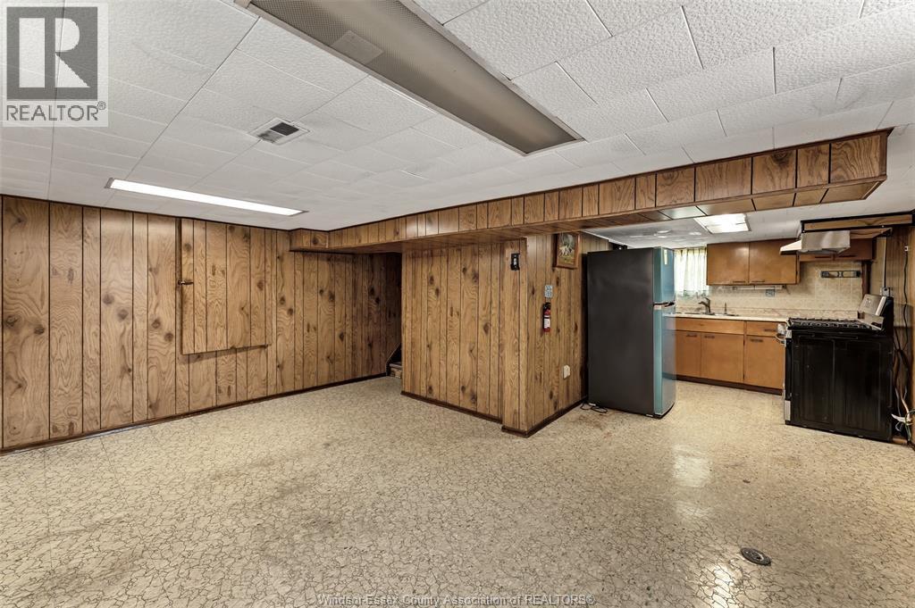 841 PIERRE AVENUE - 16