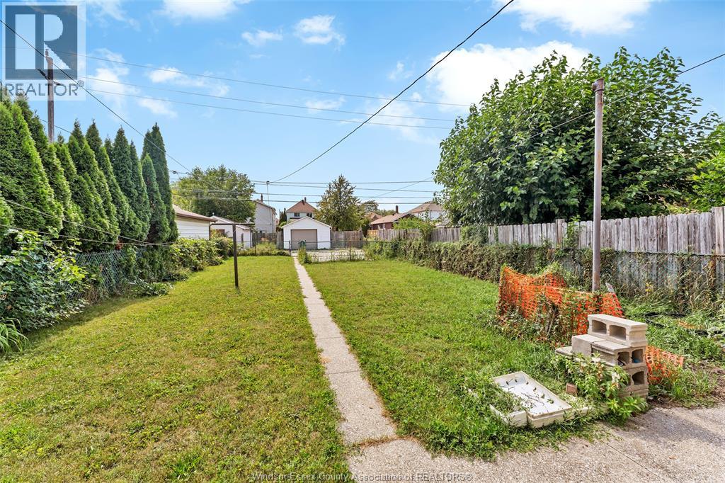 841 PIERRE AVENUE - 18