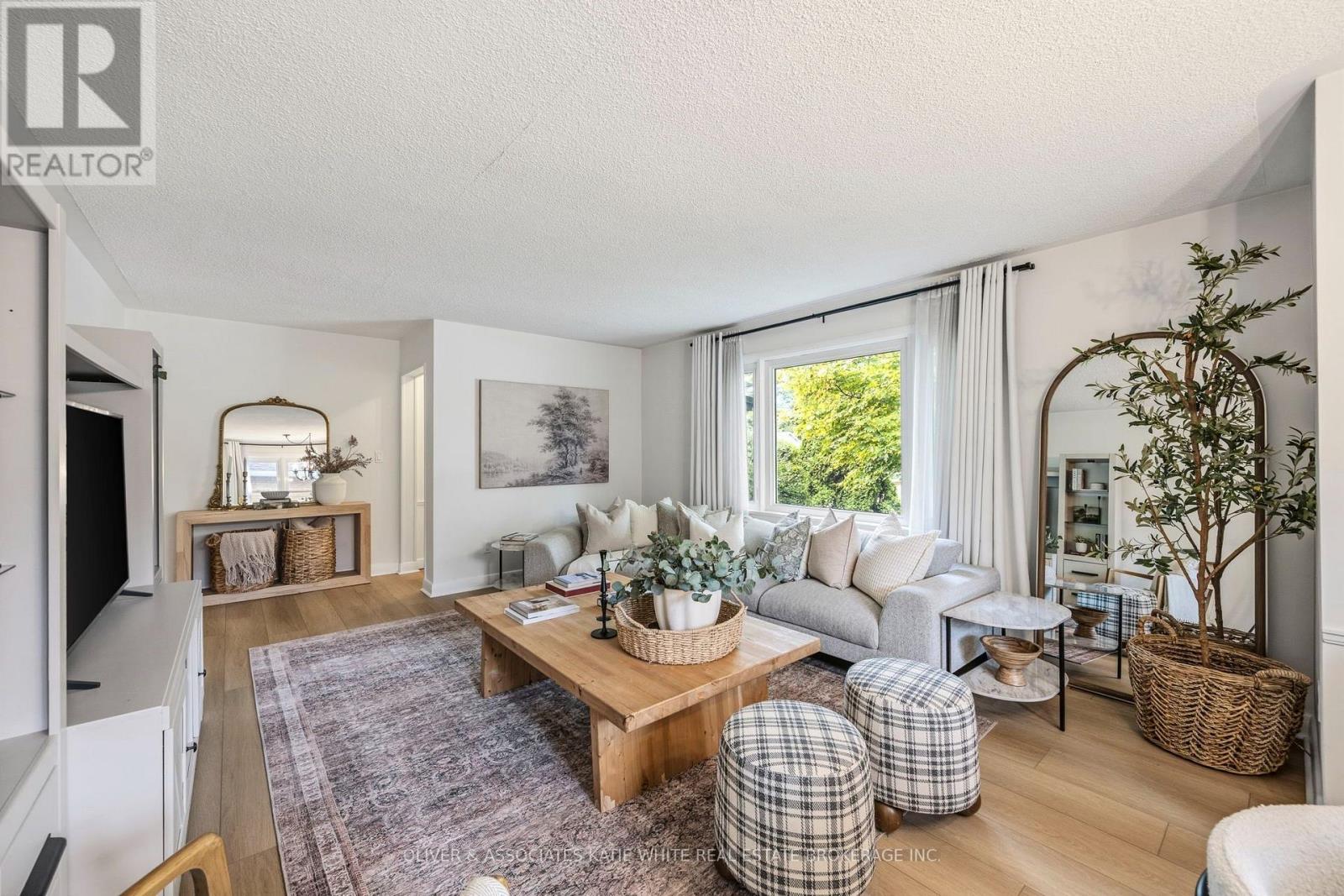 371 Reynolds Road, London South (South B), Ontario, N6K2P8, London South (South B), Ontario — photo 3 of 5