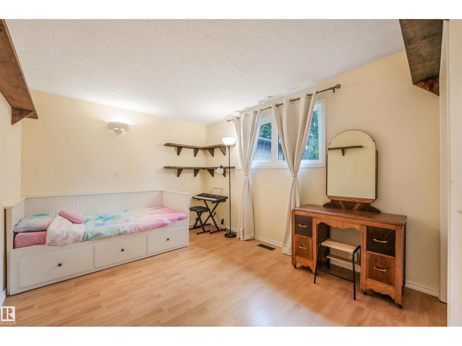 19 GATEWOOD AV - 15