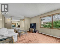 Primary Bedroom - 469 19 Street Ne, Medicine Hat, AB T1C1G2 Photo 7