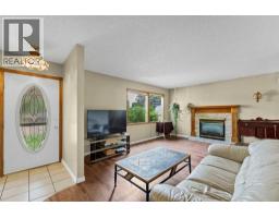3pc Bathroom - 469 19 Street Ne, Medicine Hat, AB T1C1G2 Photo 6