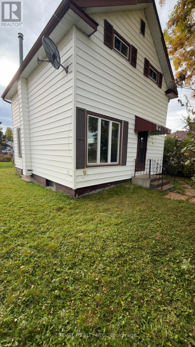 114 CIRCLE PLACE - 2