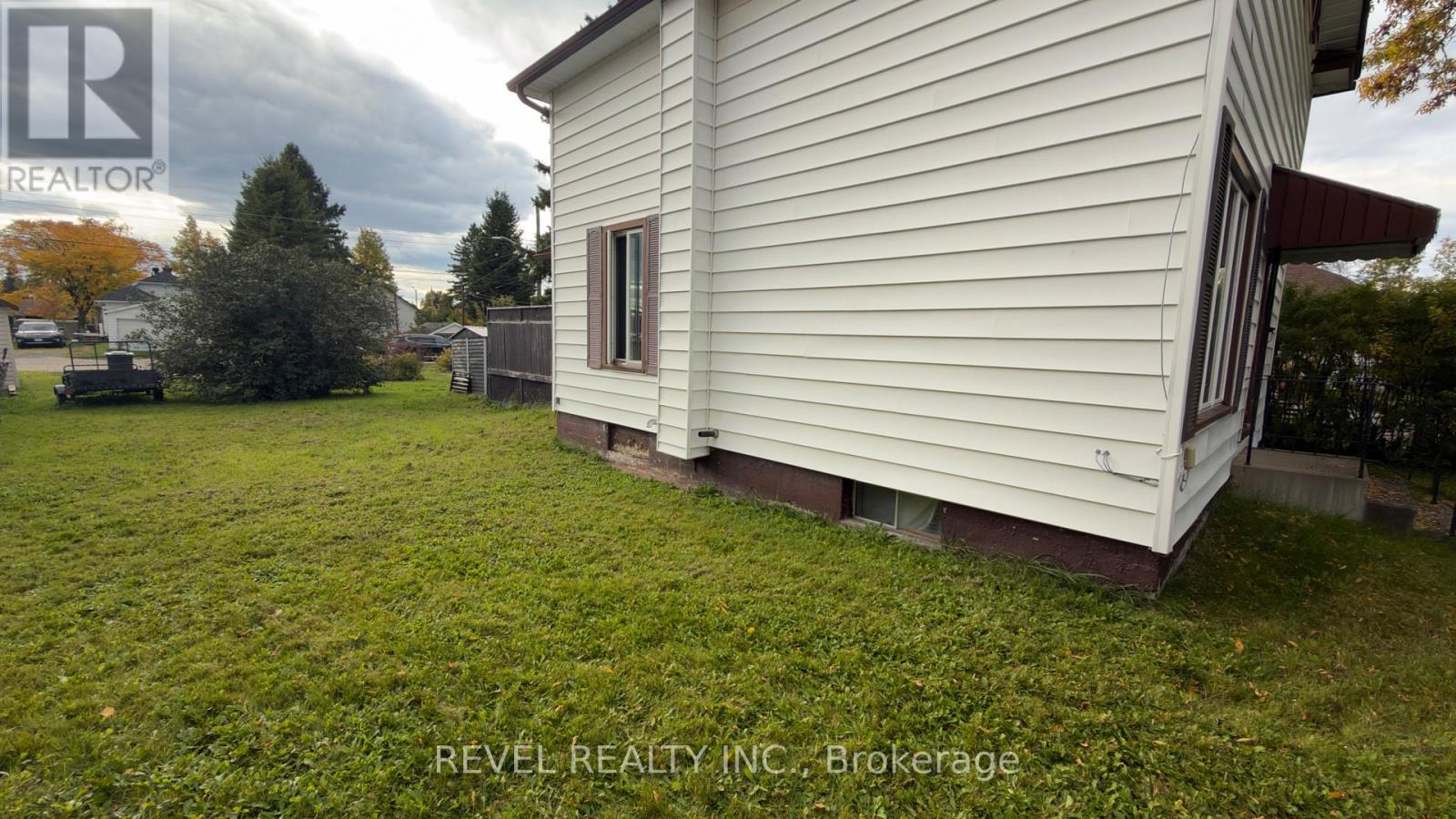 114 CIRCLE PLACE - Image 3