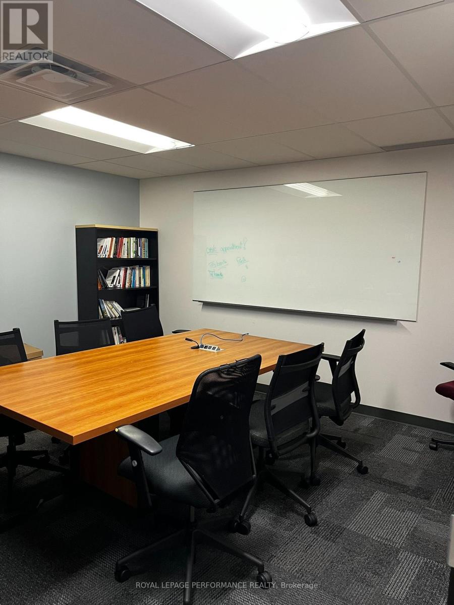 200 - 141 Laurier Avenue W