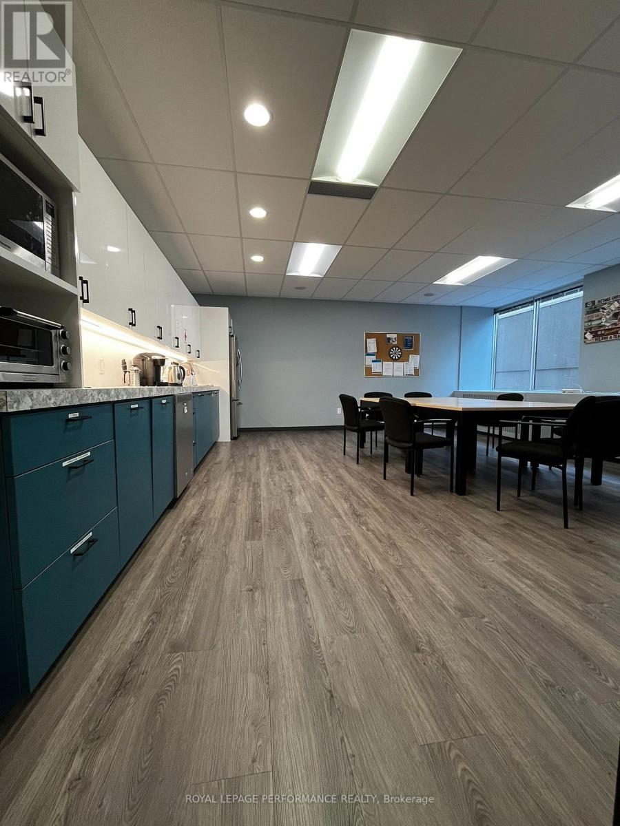 200 - 141 Laurier Avenue W