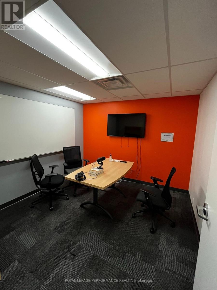 200 - 141 Laurier Avenue W