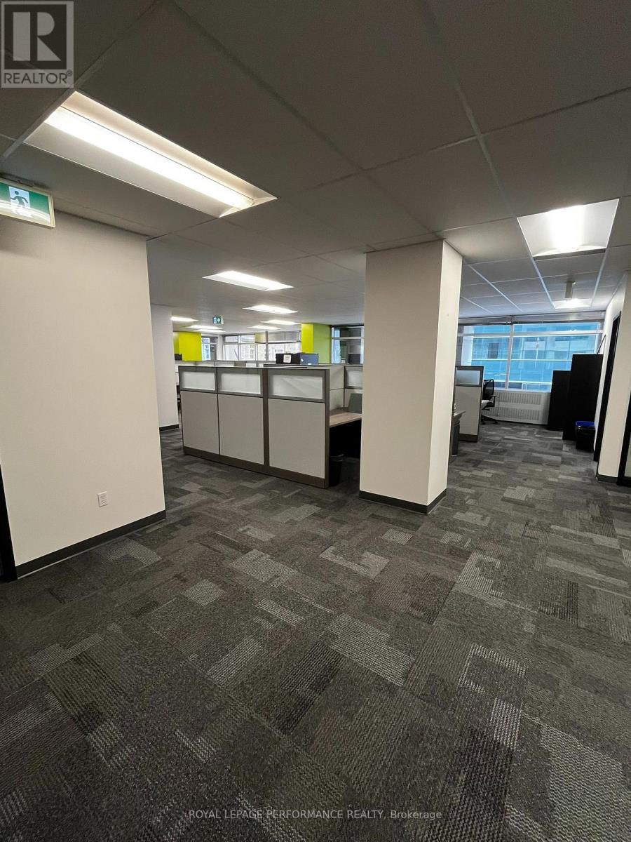200 - 141 Laurier Avenue W