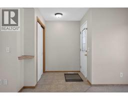 4pc Bathroom - 184 Everridge Way Sw, Calgary, AB T2Y4S9 Photo 9