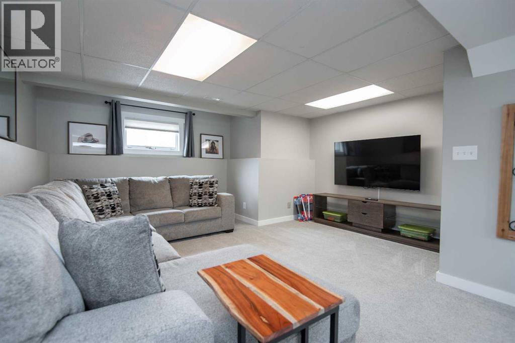Listing photo – 118 Eversole Crescent, Red Deer