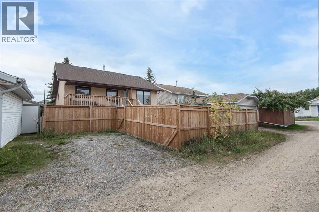 Listing photo – 118 Eversole Crescent, Red Deer
