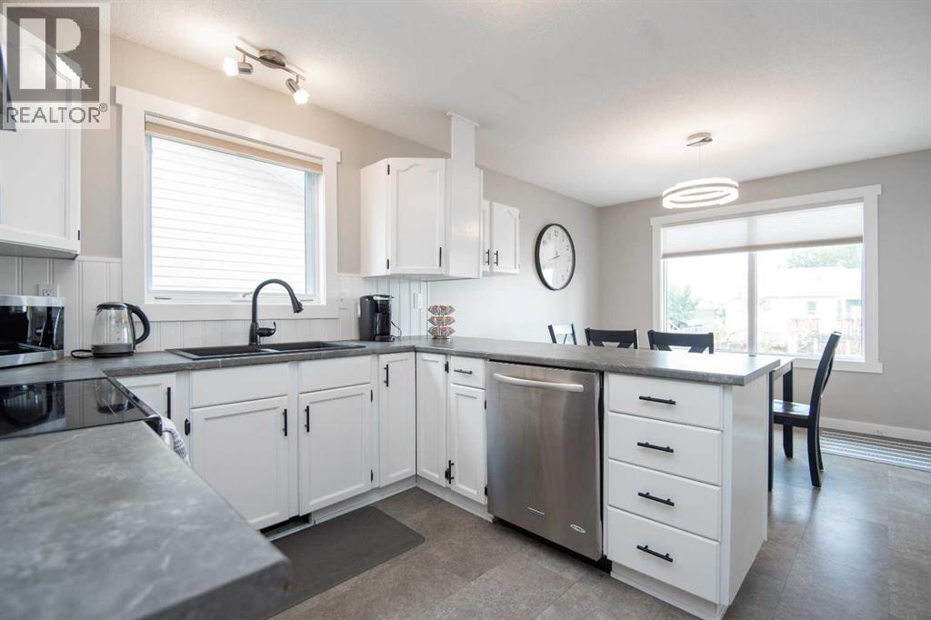 Listing photo – 118 Eversole Crescent, Red Deer
