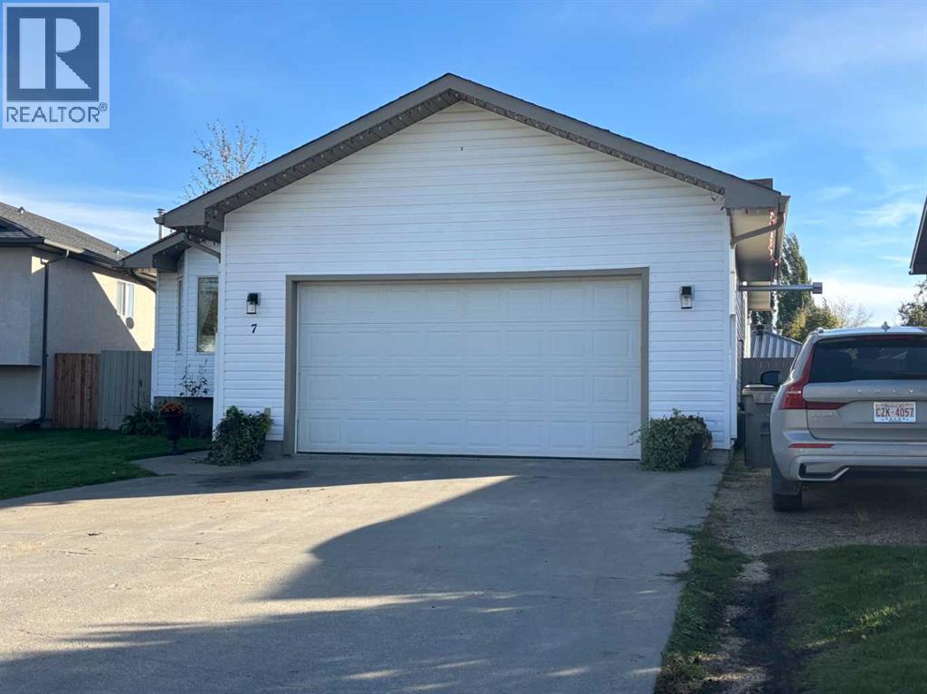 7 Stiles Cove, Whitecourt, Alberta, T7S1T7, Whitecourt, Alberta — photo 2 of 5