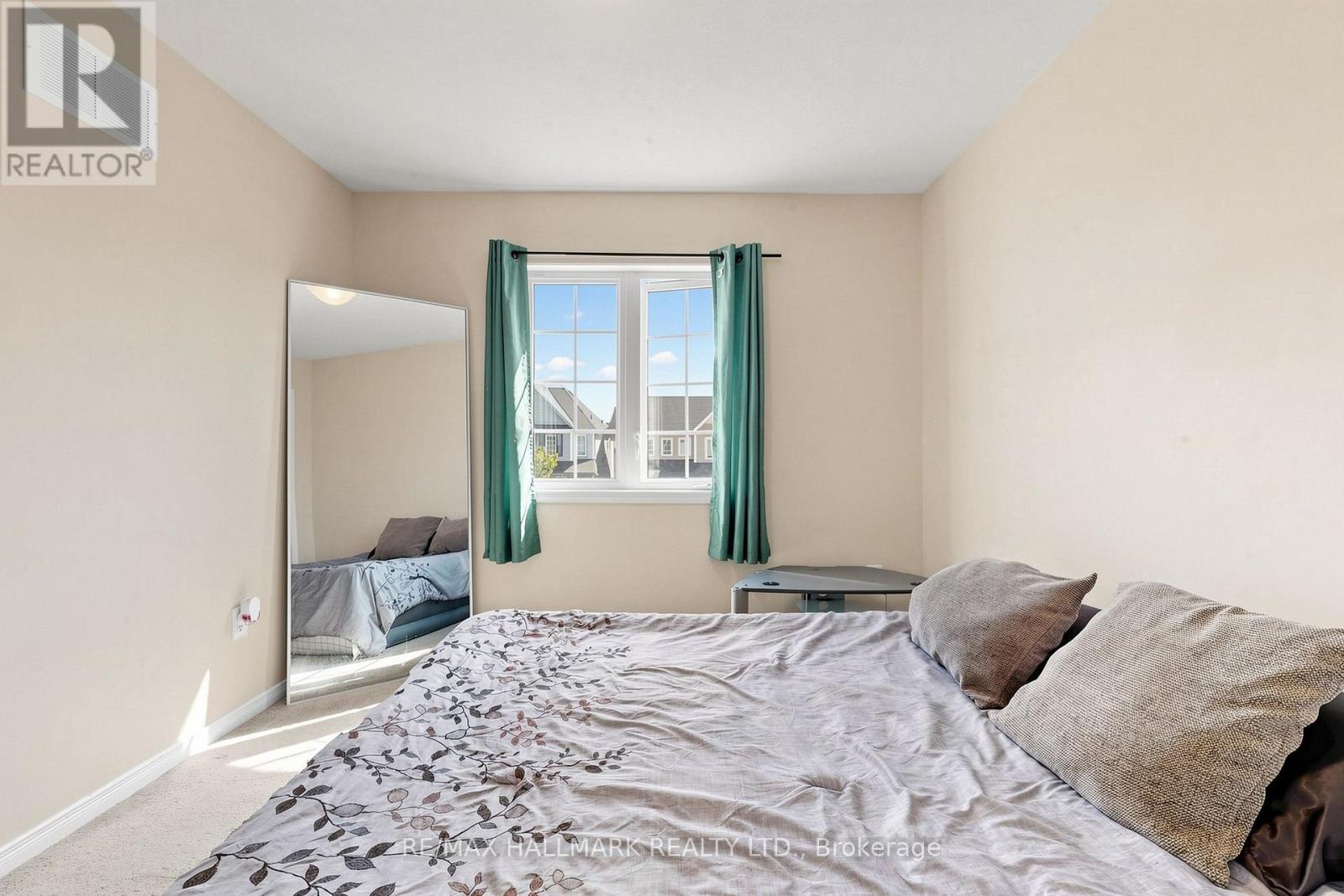 72 MUNRO CIRCLE - 22