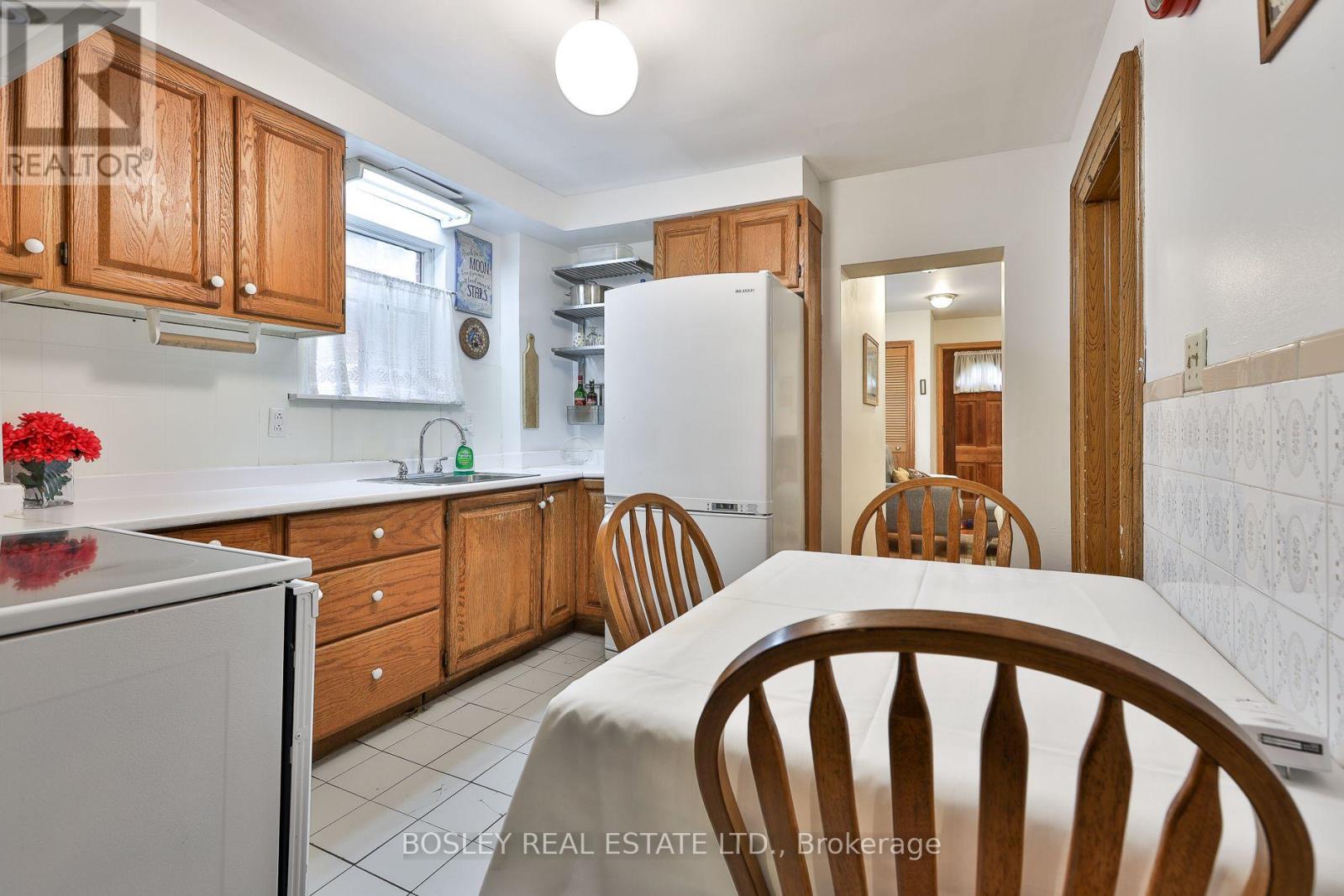 528 SOUDAN AVENUE - 12