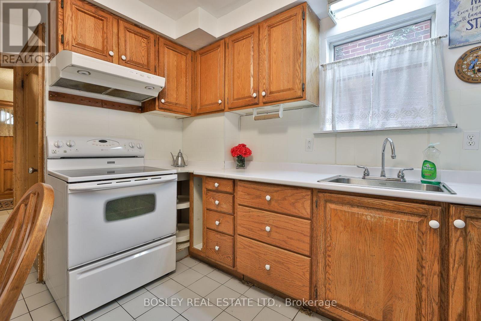528 SOUDAN AVENUE - 16