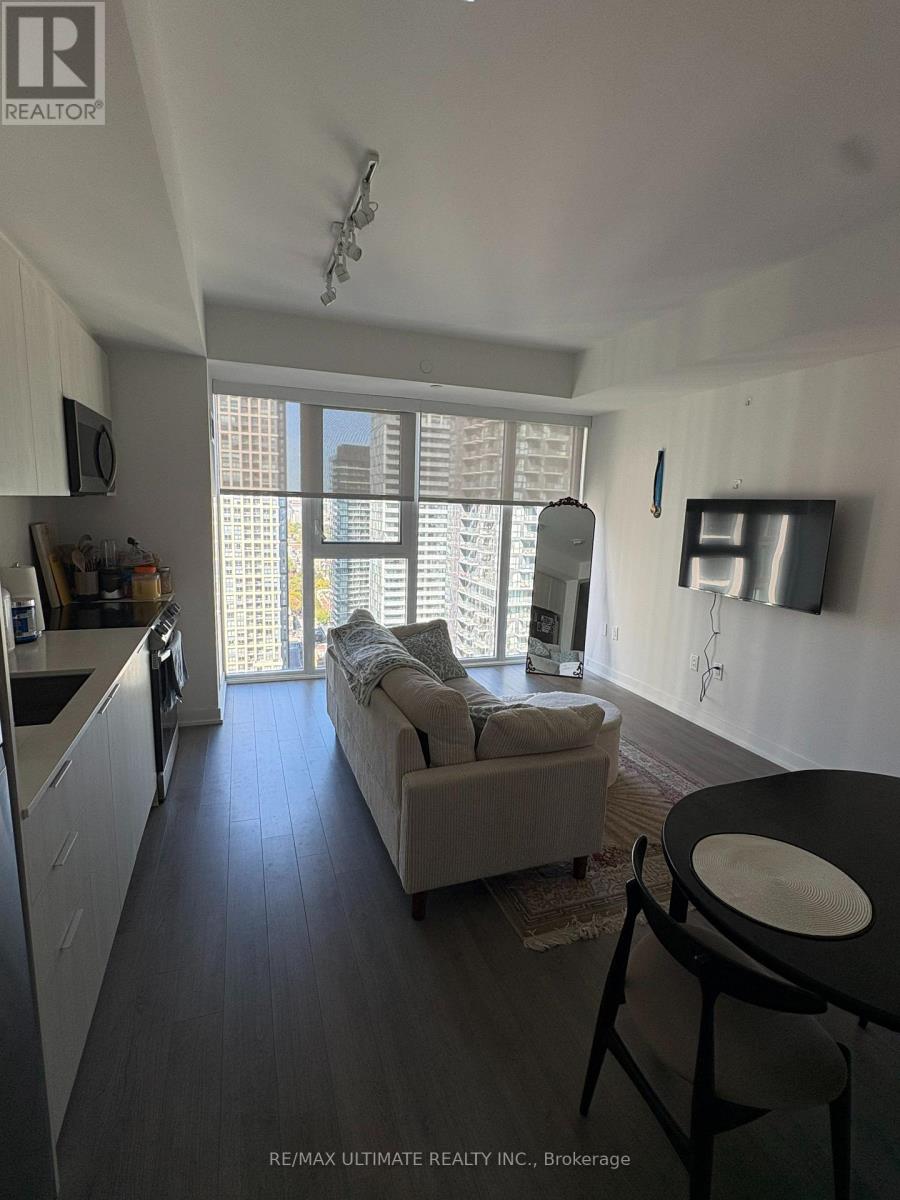#1904 357 KING STREET - 7