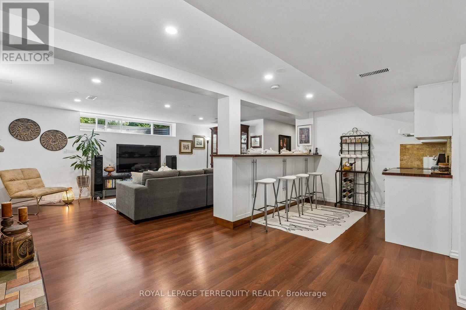 2 RICHBOURNE COURT - Image 25