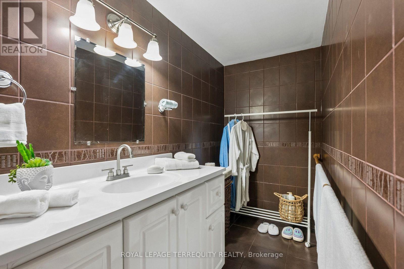 2 RICHBOURNE COURT - Image 30
