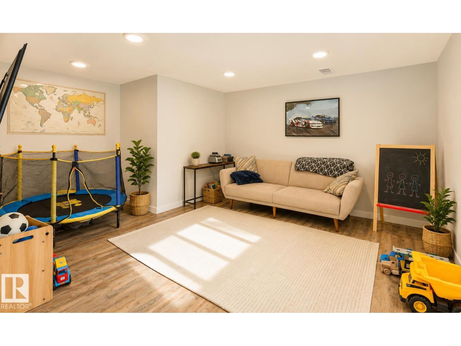 8326 157 AV NW - 25